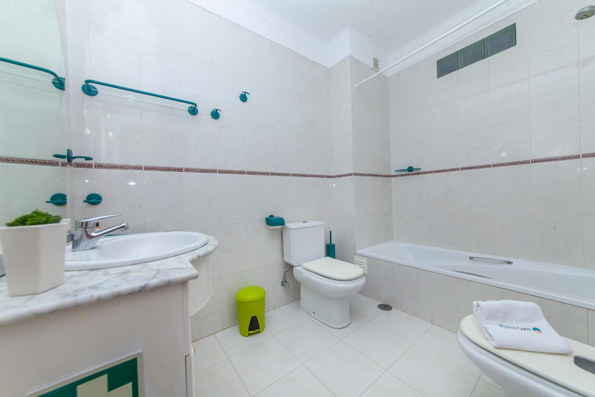 P - Meia-Praia Seaview Guesthouse Lagos Room photo